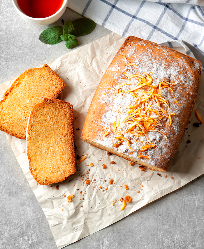 Un esponjoso (y delicioso) panqué de naranja 